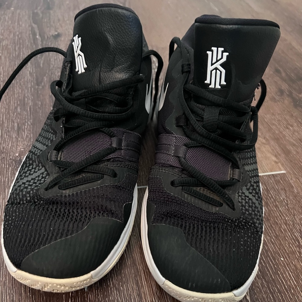 Nike Kyrie youth basketball shoe. Size 7y. Used 2 basketball seasons.